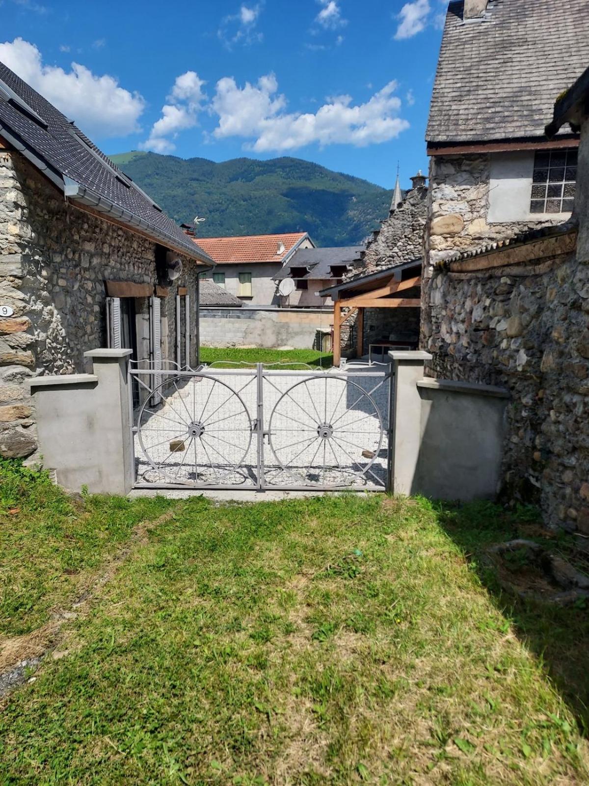 Maison De Village Au Pied Des Pyrenees Marignac  Kültér fotó